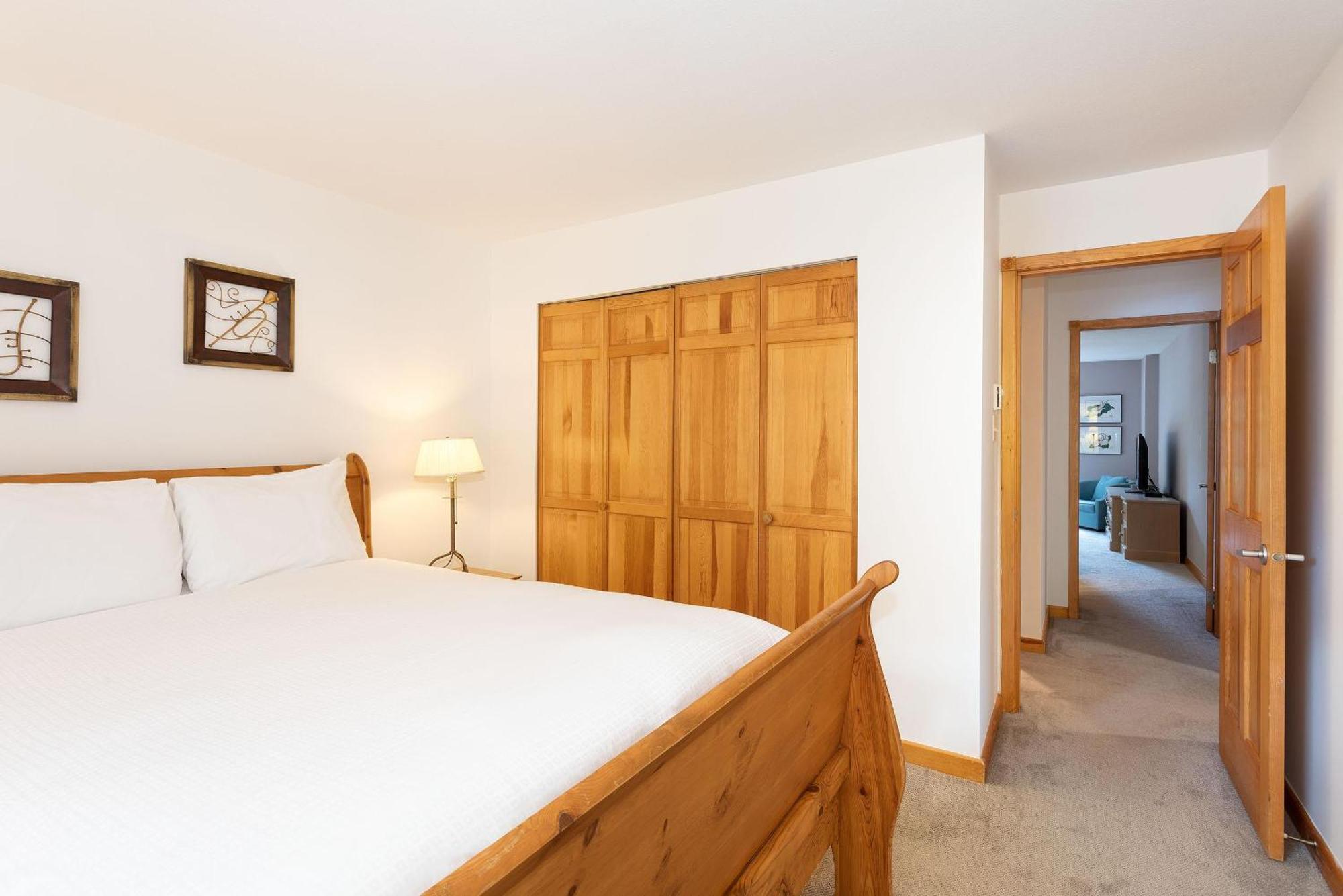 Casa de férias Forest Trails 9 - Walk Or Shuttle To Skiing, Fireplace, Private Garage, Free Parking Whistler