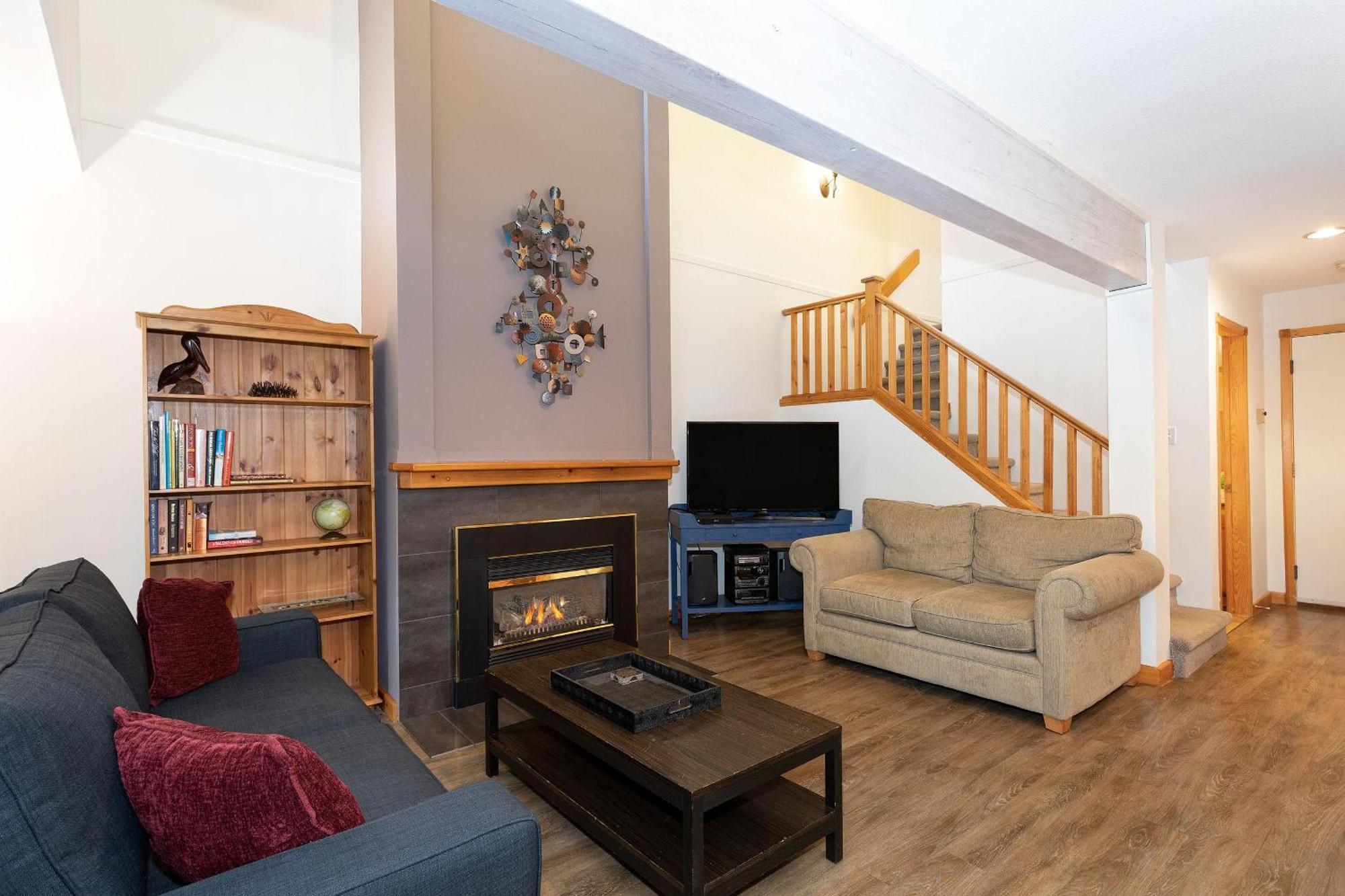 Casa de férias Forest Trails 9 - Walk Or Shuttle To Skiing, Fireplace, Private Garage, Free Parking