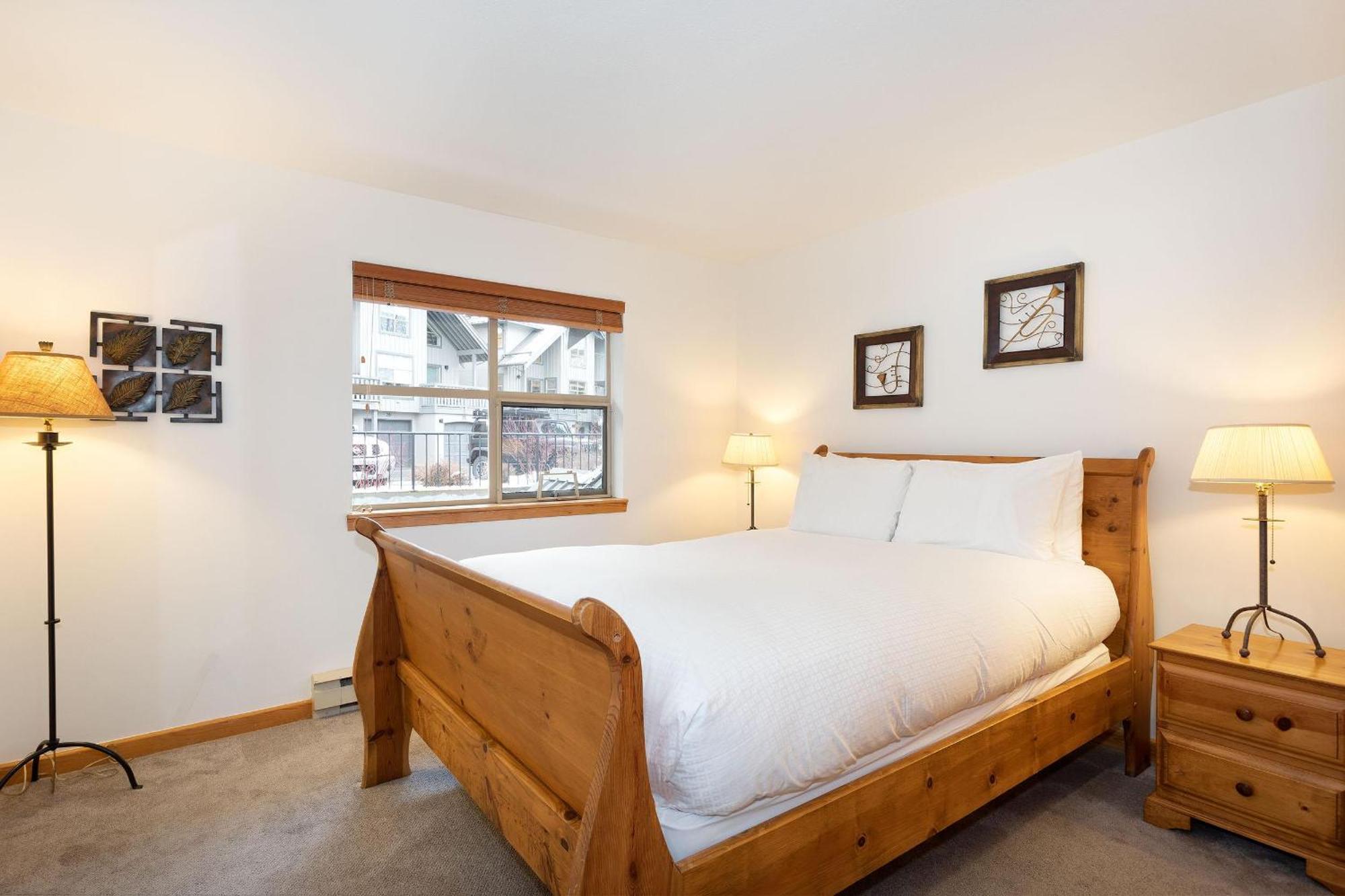 Forest Trails 9 - Walk Or Shuttle To Skiing, Fireplace, Private Garage, Free Parking Ferienhaus Whistler