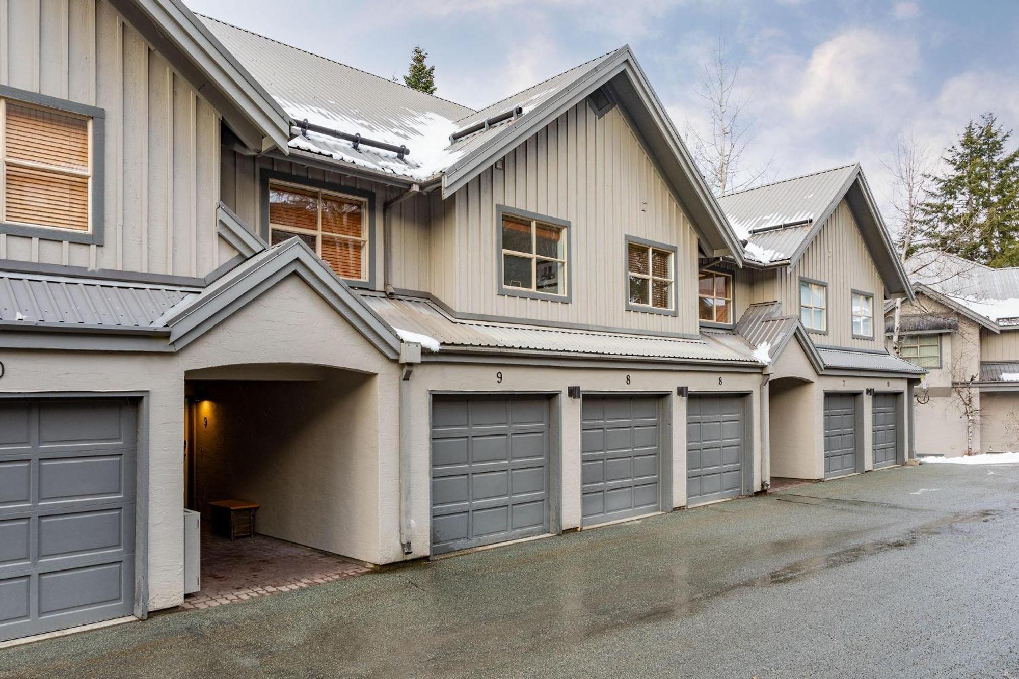 Forest Trails 9 - Walk Or Shuttle To Skiing, Fireplace, Private Garage, Free Parking Ferienhaus Whistler